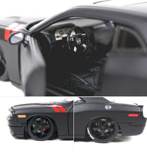 Load image into Gallery viewer, 1:24 Maisto Alloy Diecast Static Car Model Mens For Dodge Challenger 2008 R/T
