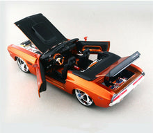 Load image into Gallery viewer, 1:24 Maisto Diecast Static Car Model Men Gift For 1970 Dodge Challenger R/T
