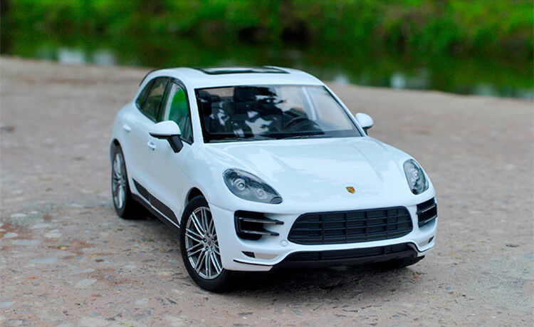 WELLY 1:24 SUV Alloy Car Model Boys Gift Static Display For Porsche MACAN Turbo