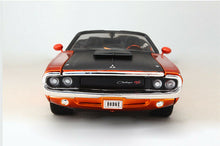 Load image into Gallery viewer, 1:24 Maisto Diecast Static Car Model Men Gift For 1970 Dodge Challenger R/T

